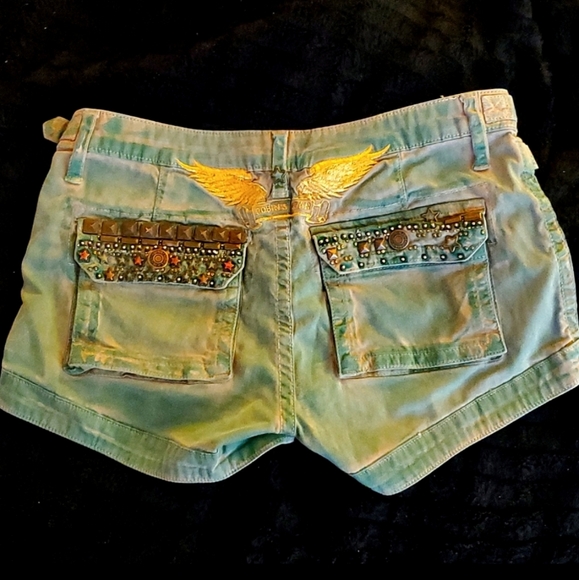 Green shorts - Picture 2 of 2